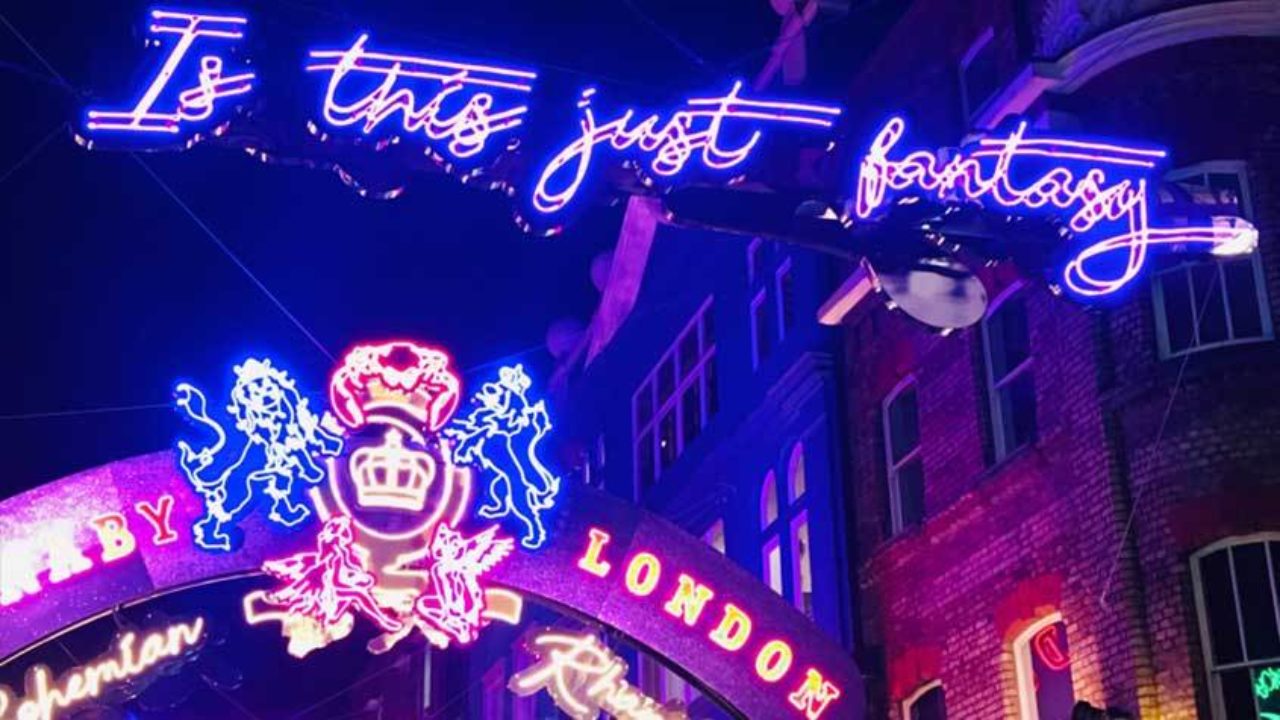Who’s cut through the Christmas clutter?