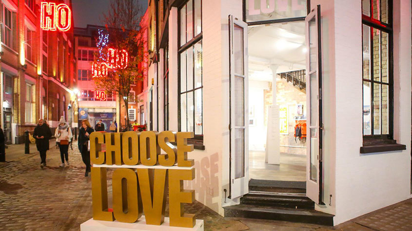 Who’s cut through the Christmas clutter?